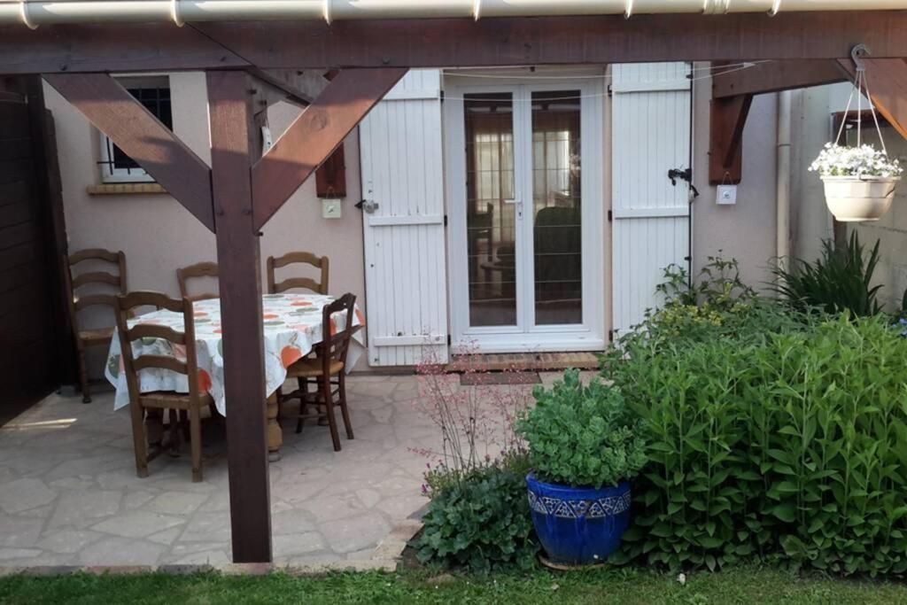 Agreable Logement Dans Petit Village Sud-Essonne Champcueil Exteriör bild
